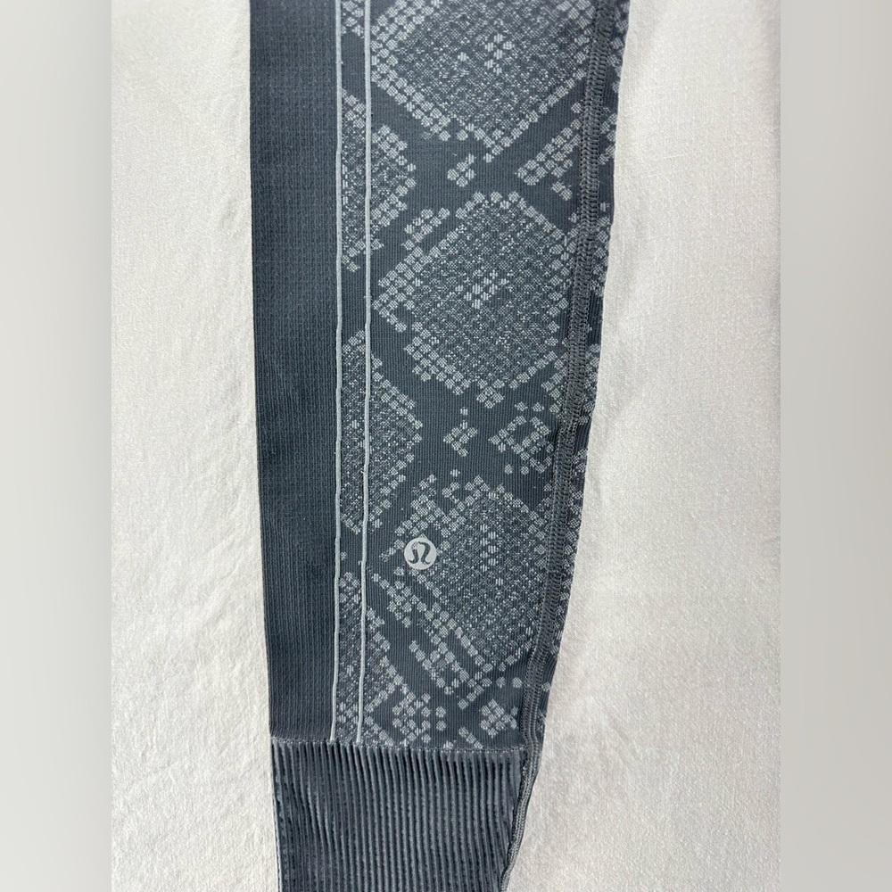 LULULEMON Athletica Leggings Ebb to Street Slate Snake Skin Gray Size 2 - Picture 7 of 7